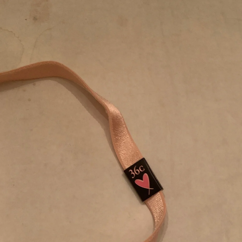 NWOT Victoria's Secret Lace Push-Up Bra in Light Peach 36C